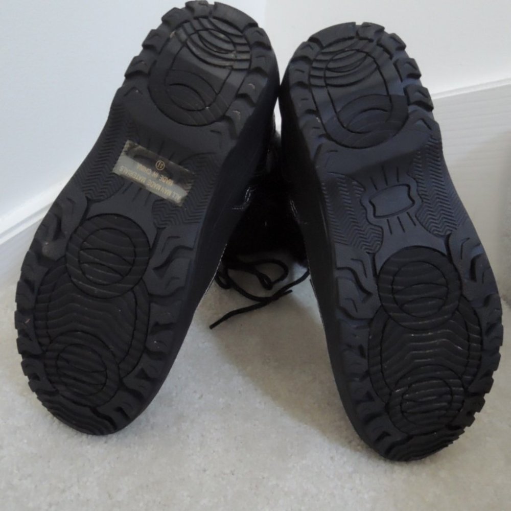 Ladies Boots Size 8 1/2 M by Daily Shoes Faux Fur Waterproof Black Quilt Lace Up - Picture 8 of 13